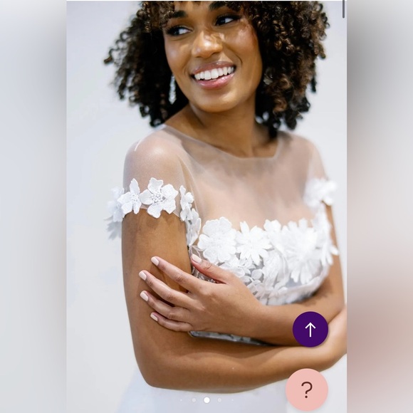 Wedding Dress - Picture 1 of 5